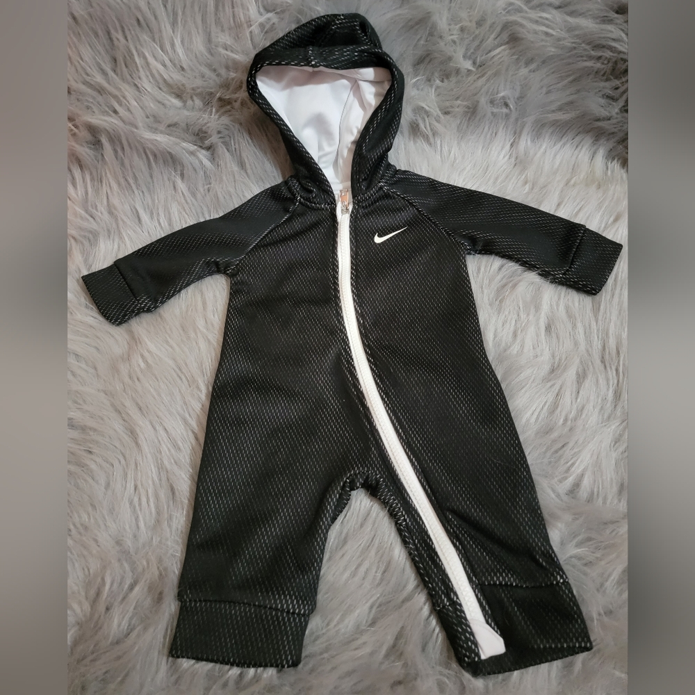 Nike Baby Boys Hoodie Romper One Piece Outfit Infant 3 Months Black/White NWOT